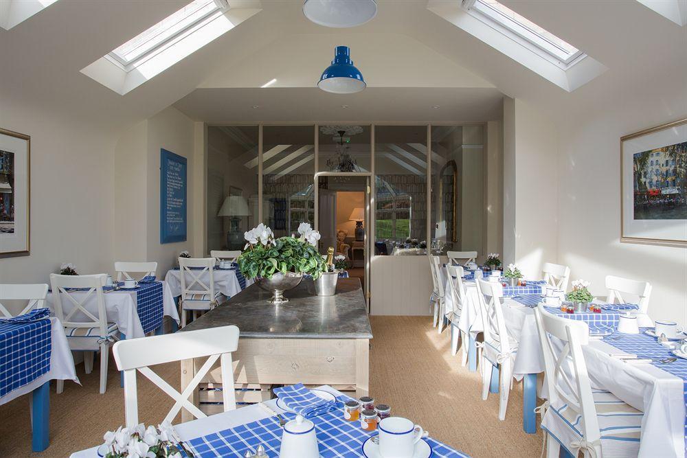 Grays Boutique B&B Бат Екстериор снимка The dining room at the Old Lifeboat House