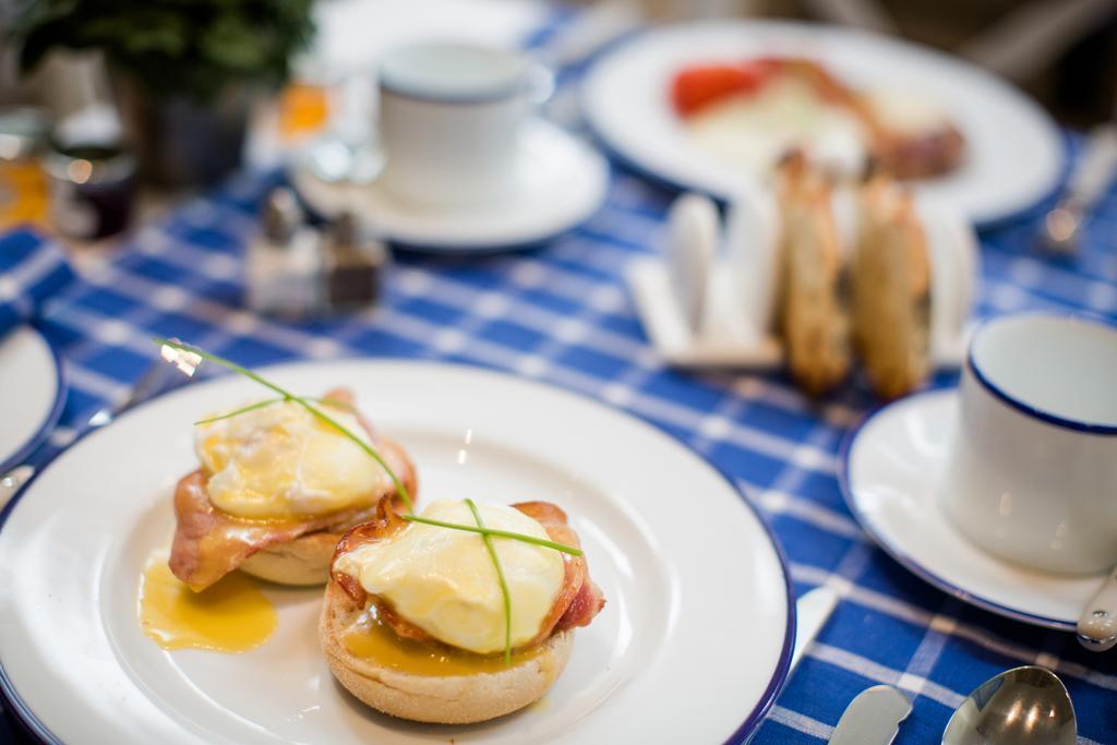 Grays Boutique B&B Бат Екстериор снимка Eggs Benedict