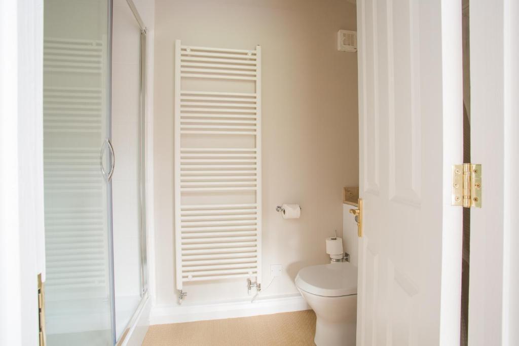 Grays Boutique B&B Бат Стая снимка A heated towel rail