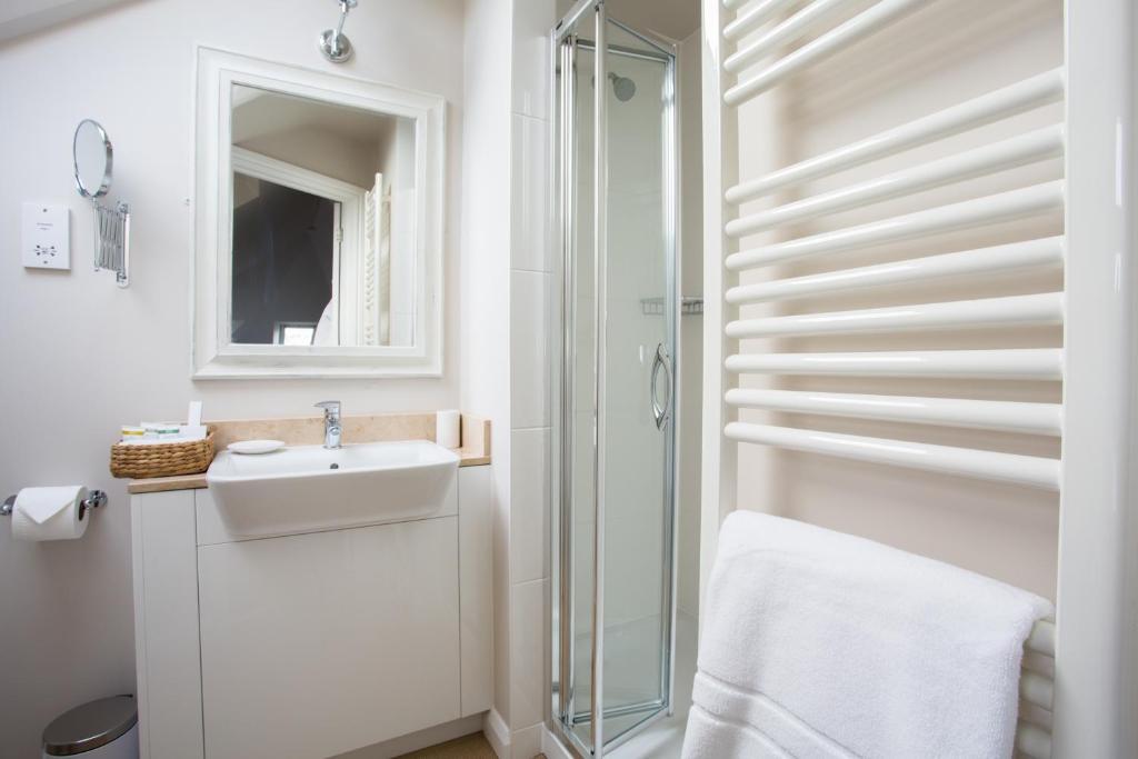 Grays Boutique B&B Бат Стая снимка A shower cubicle