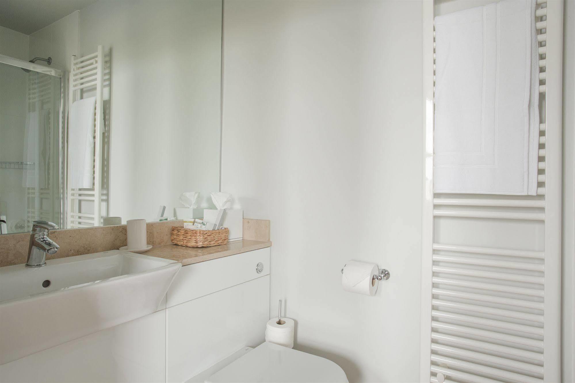Grays Boutique B&B Бат Екстериор снимка Bathroom