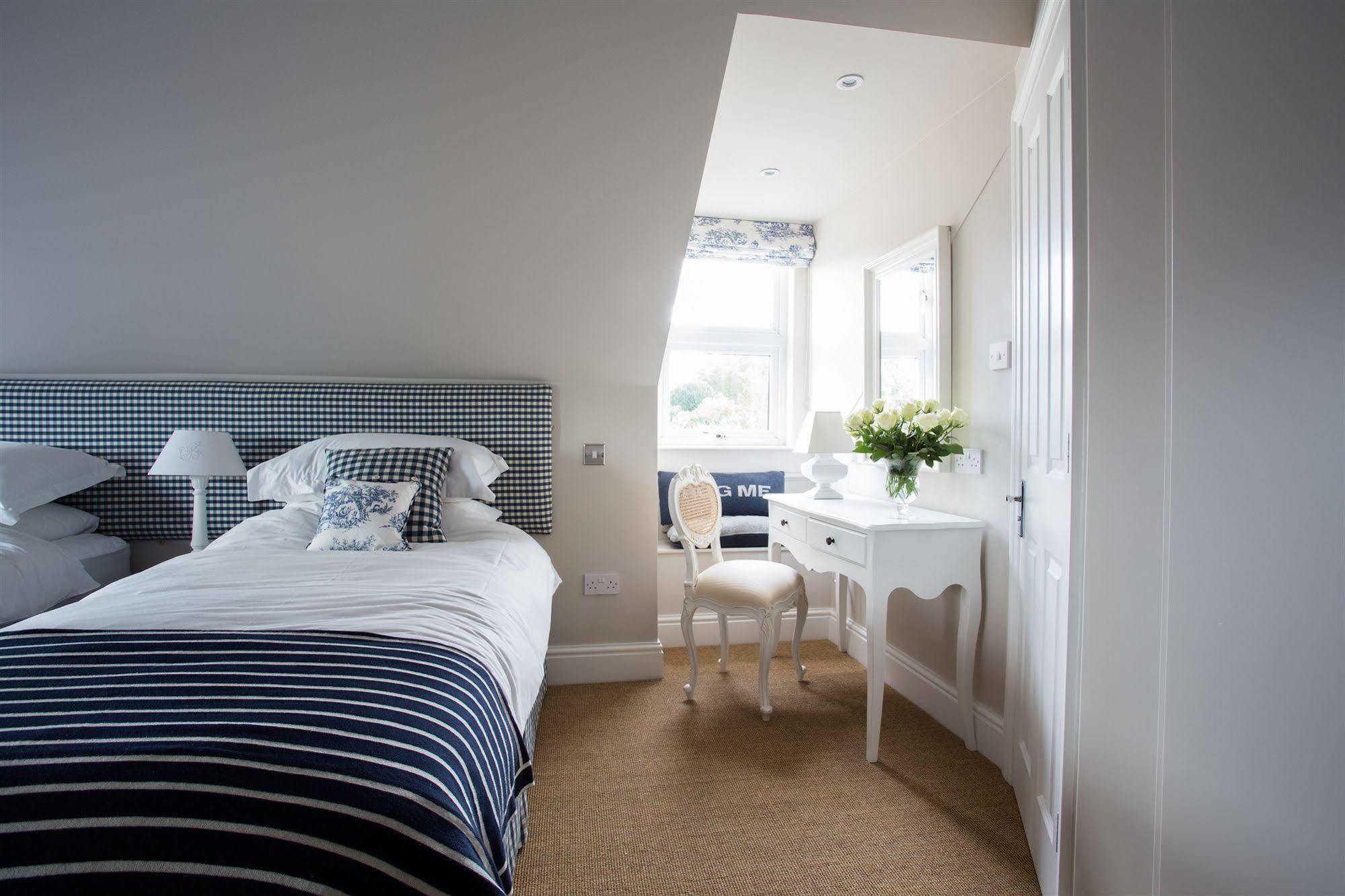 Grays Boutique B&B Бат Екстериор снимка A bedroom at The Old Stamp Office